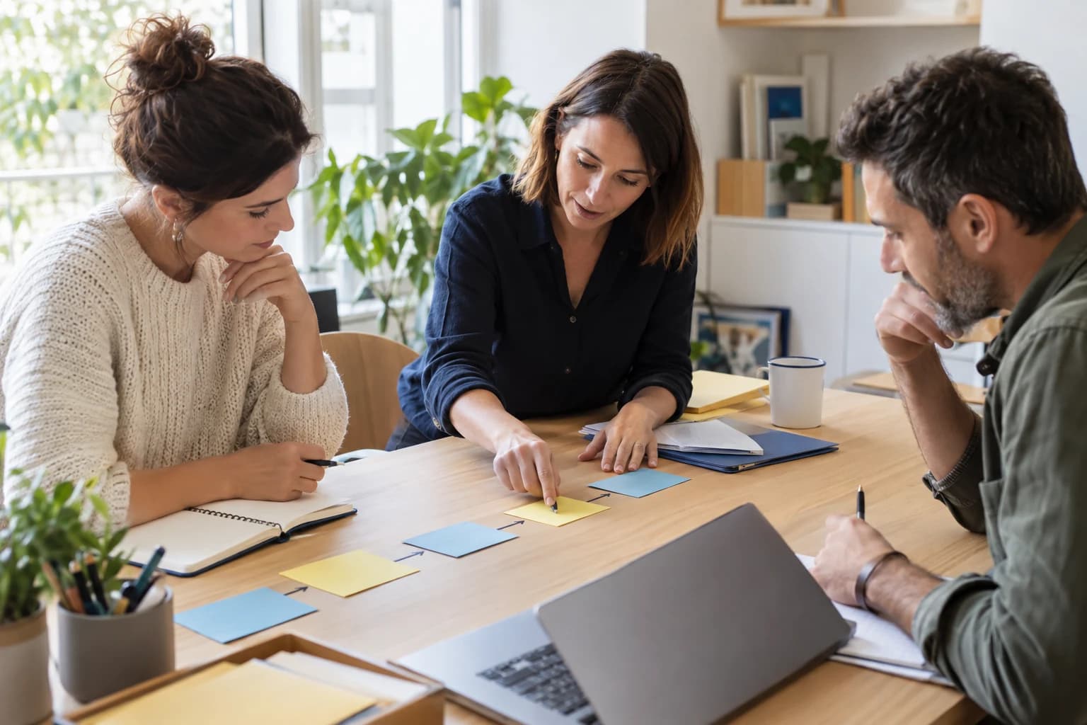 Équipe en formation automatisant ses tâches récurrentes avec un agent IA